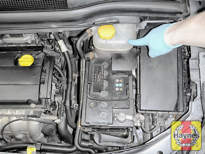 Vauxhall Zafira (2009 2014) 1.8 16v Checking coolant level Haynes