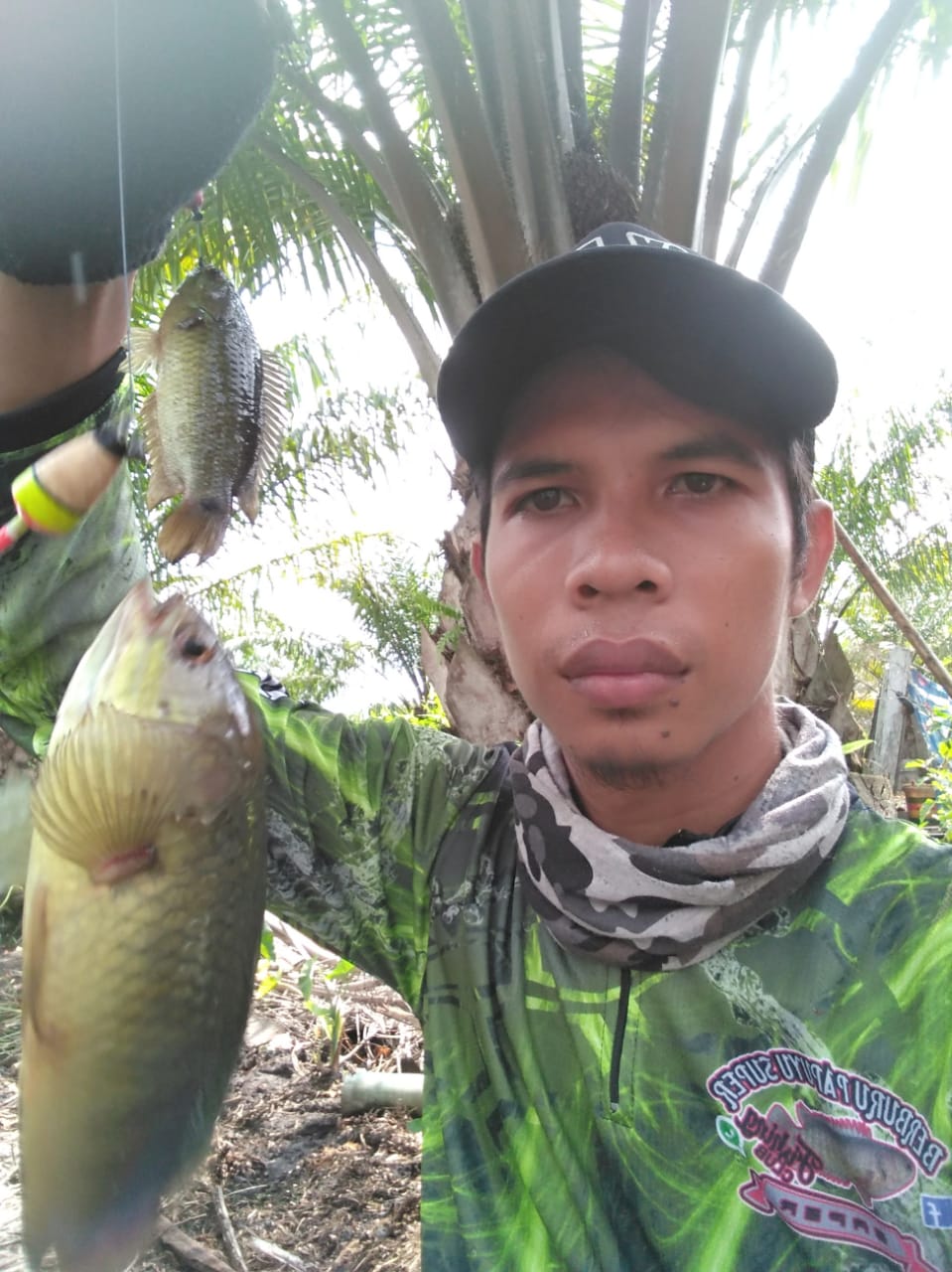 Panitia Bersihkan Lokasi Lomba Mancing Papuyu