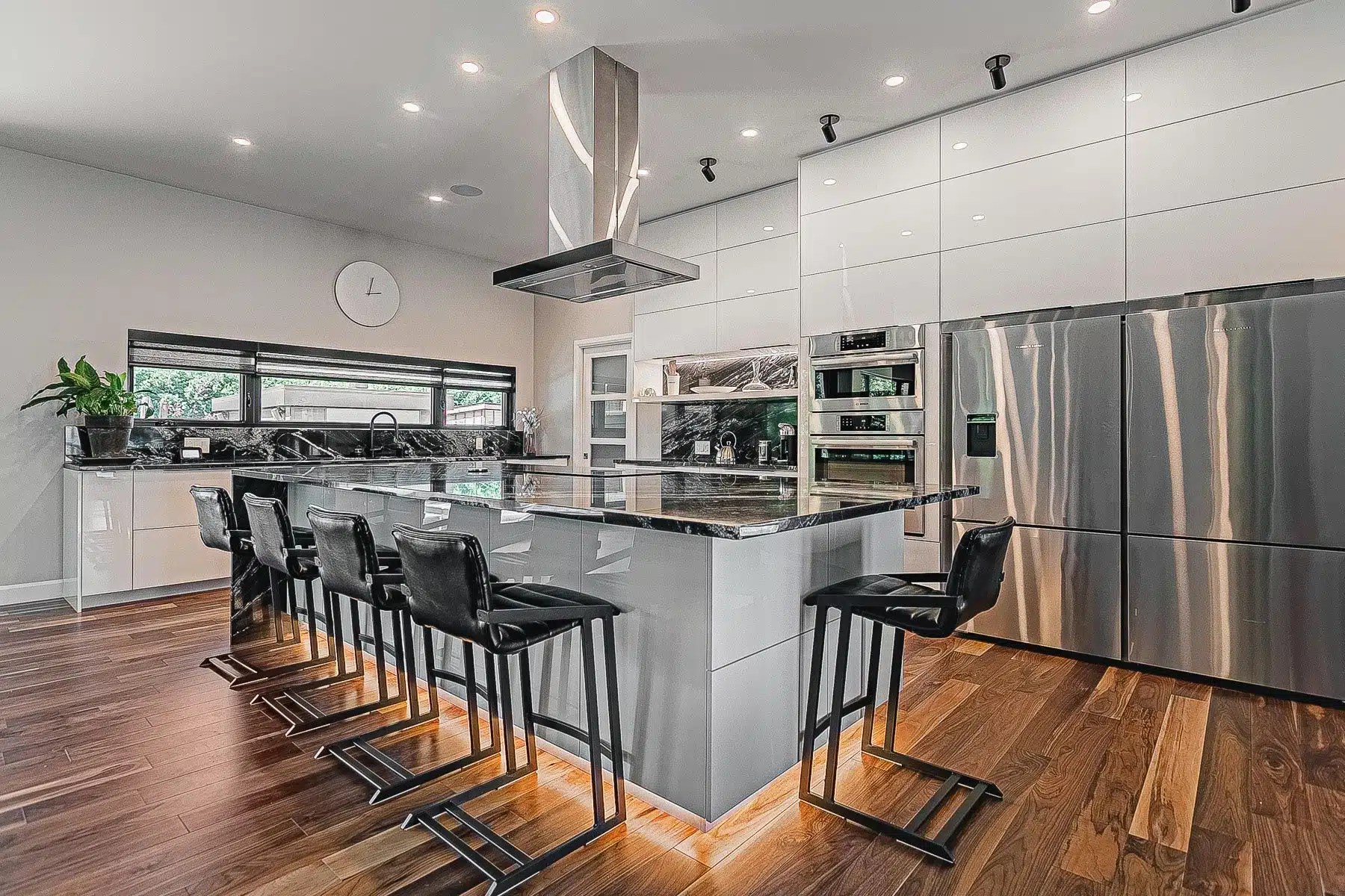 Maison Neuve à Vendre LacBeauport Maisons Luxueuse au Lac Terrain Dev