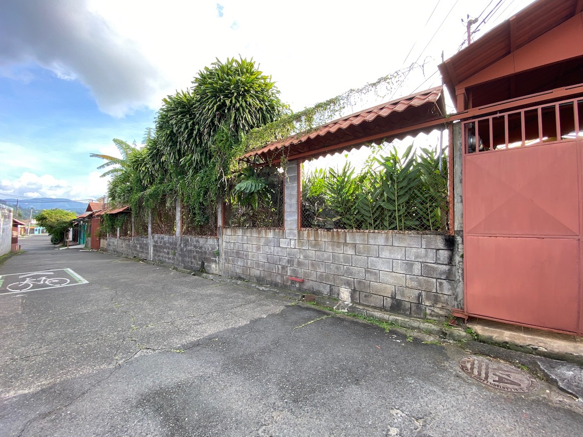 Venta De Propiedades Costa Rica Curridabat José María Zeledon. Amplia Propiedad con 875