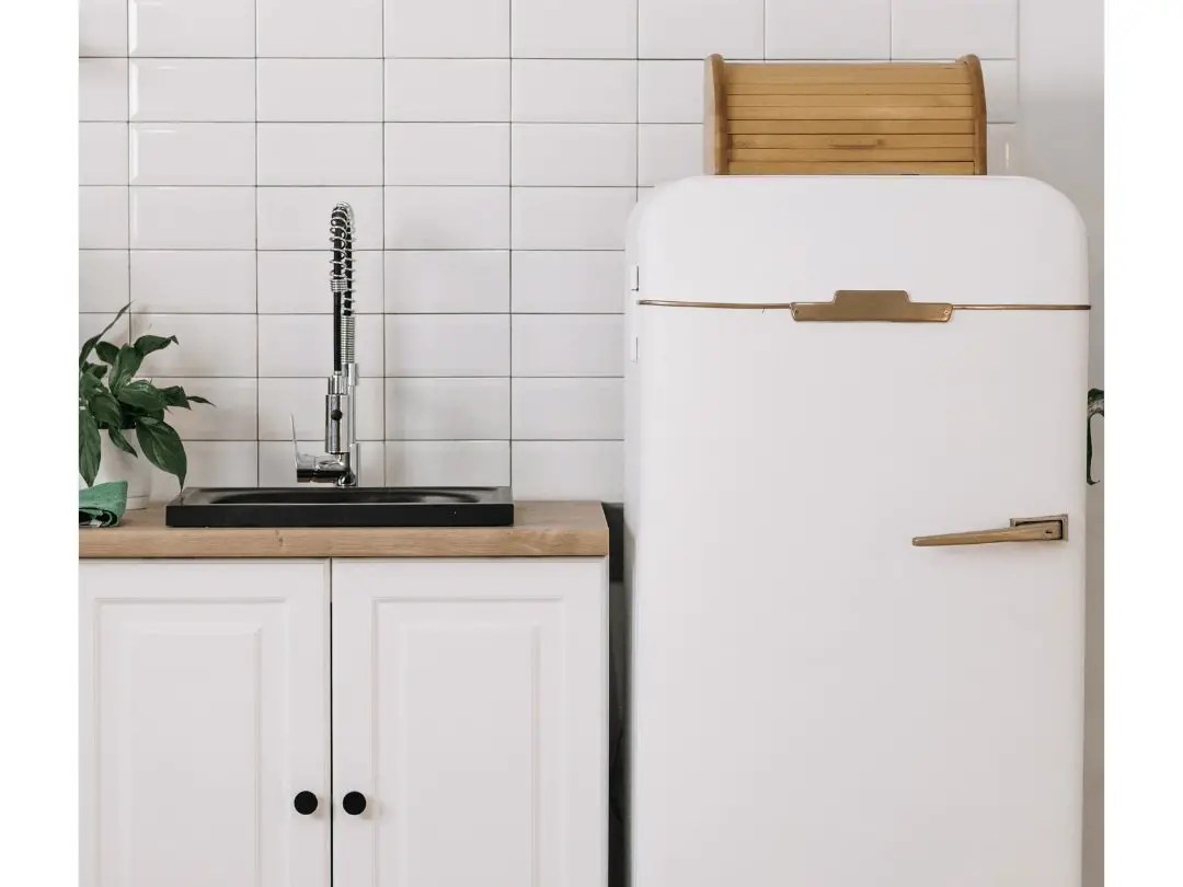 How Do You Know When White Wine Has Gone Bad? 3 Easy Steps