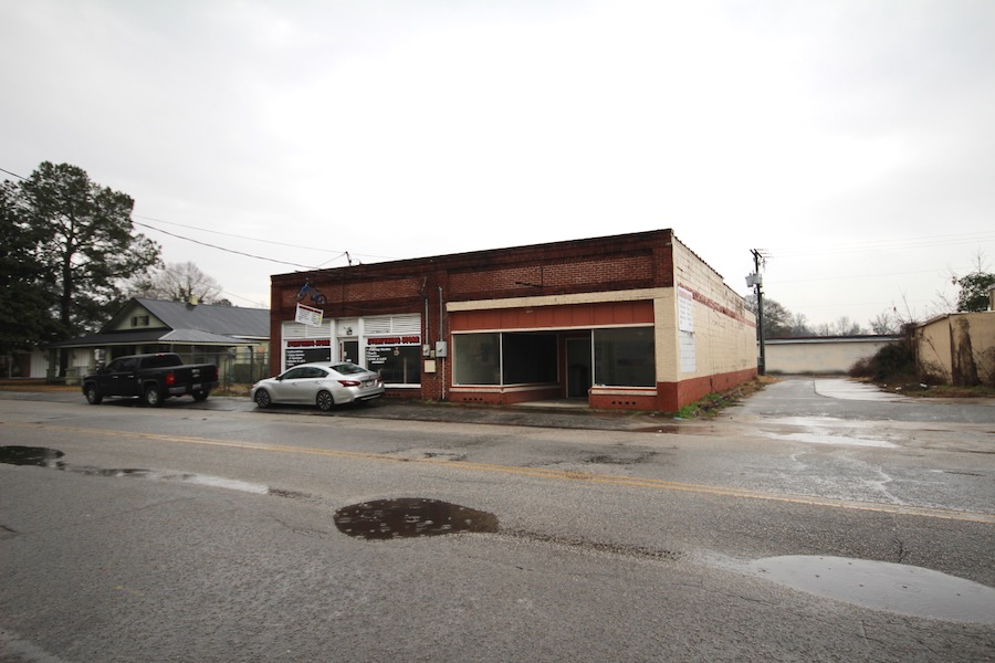 4,000± sq. ft. Commercial Building Terry Howe & Associates