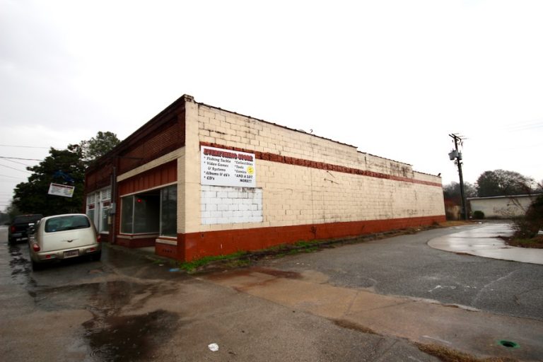 4,000± sq. ft. Commercial Building Terry Howe & Associates