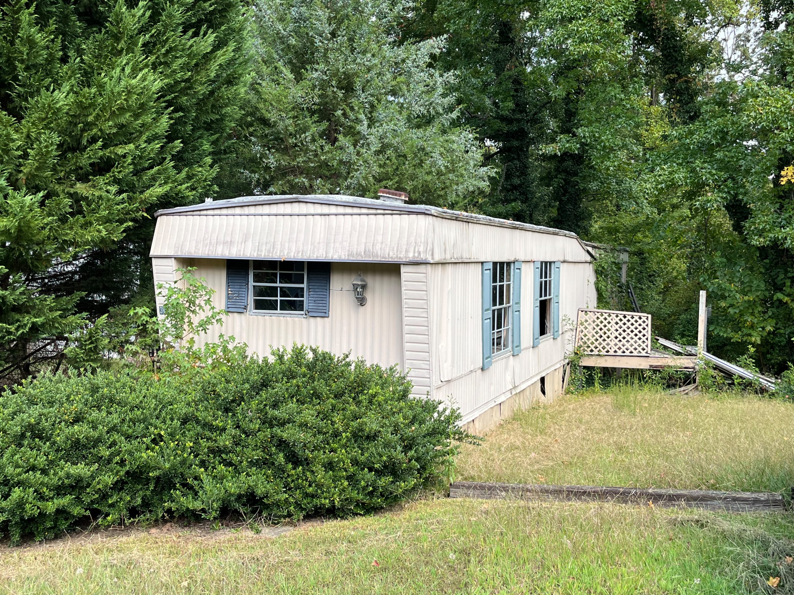 3 Lots w/Abandoned Mobile Homes Zoned RMA Terry Howe & Associates