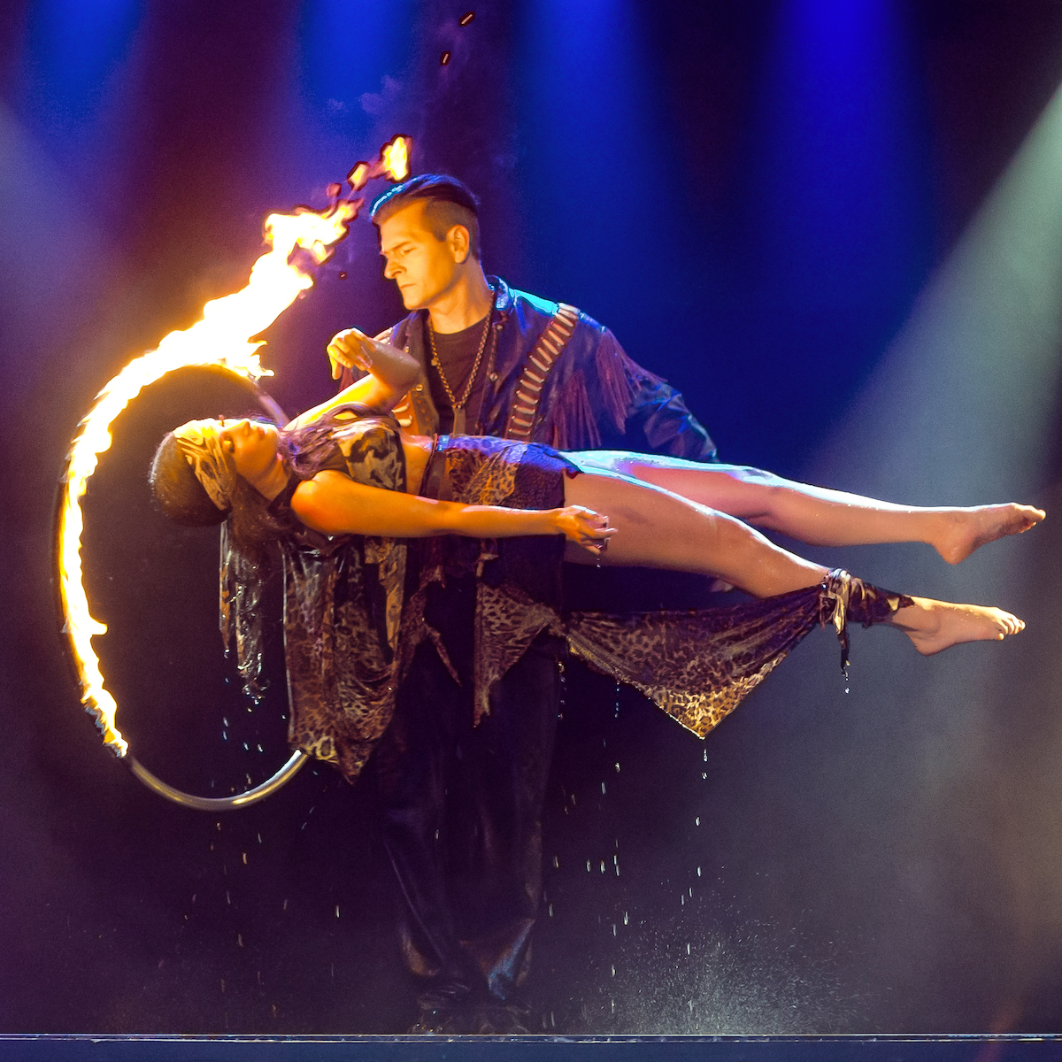 Canada’s 1 Award Winning Large Illusionist Greg Frewin Tesseract Troupe