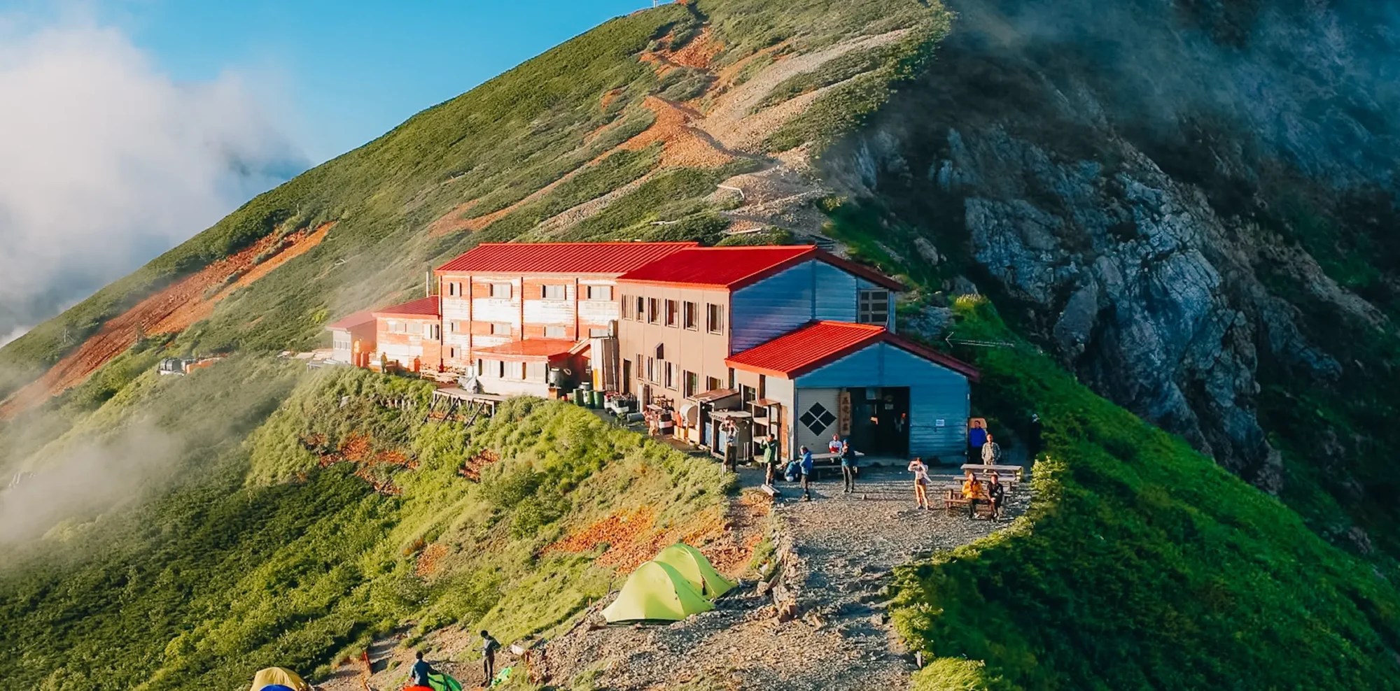 五竜山荘｜五竜岳の雄姿を望む山小屋｜白馬館【公式】
