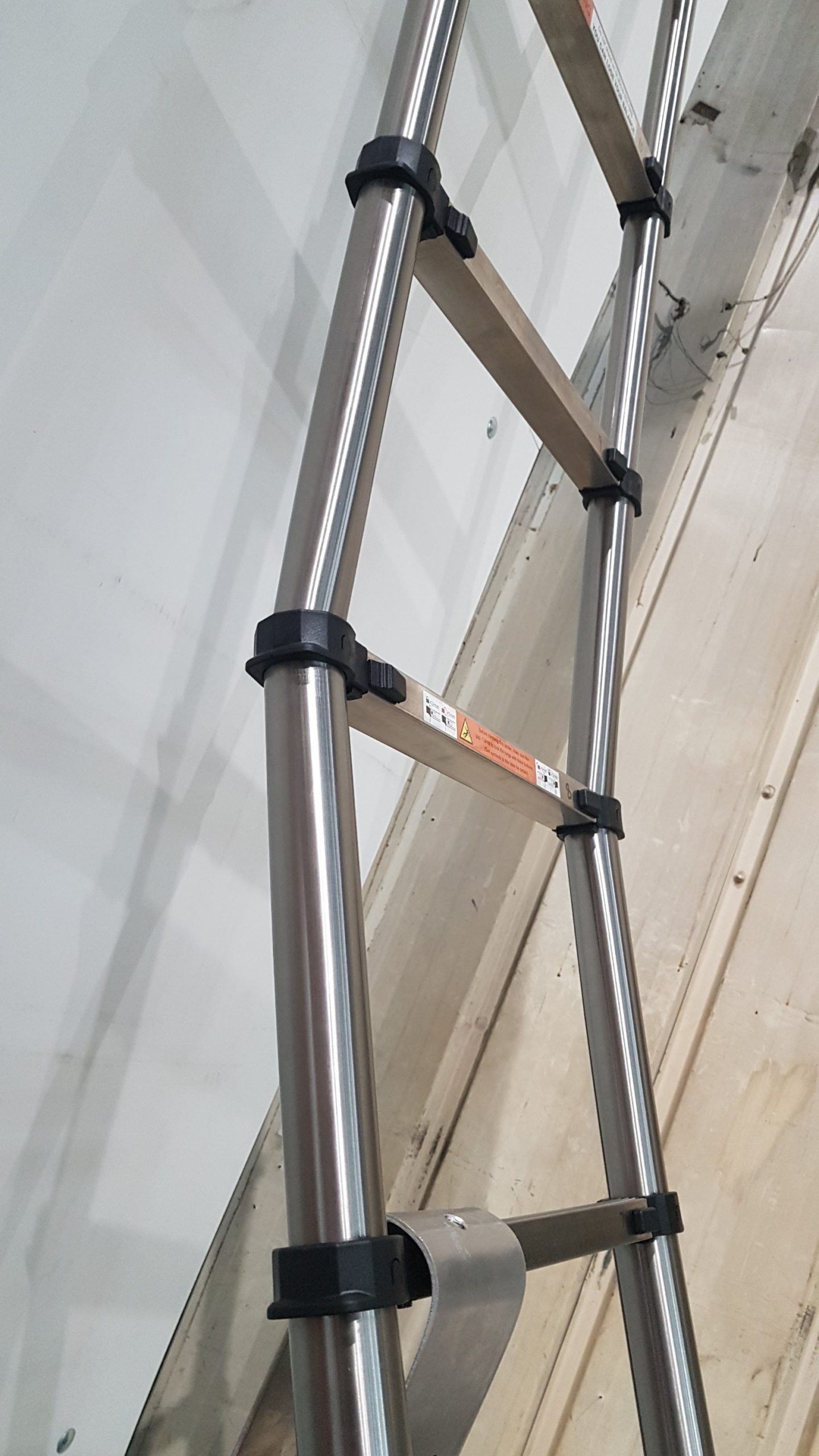 2000 dangerous telescopic ladders stopped at Port