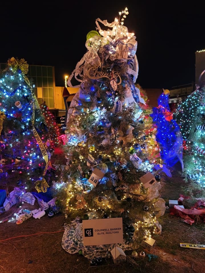 Winners Announced in Downtown Christmas Tree Decorating Contest