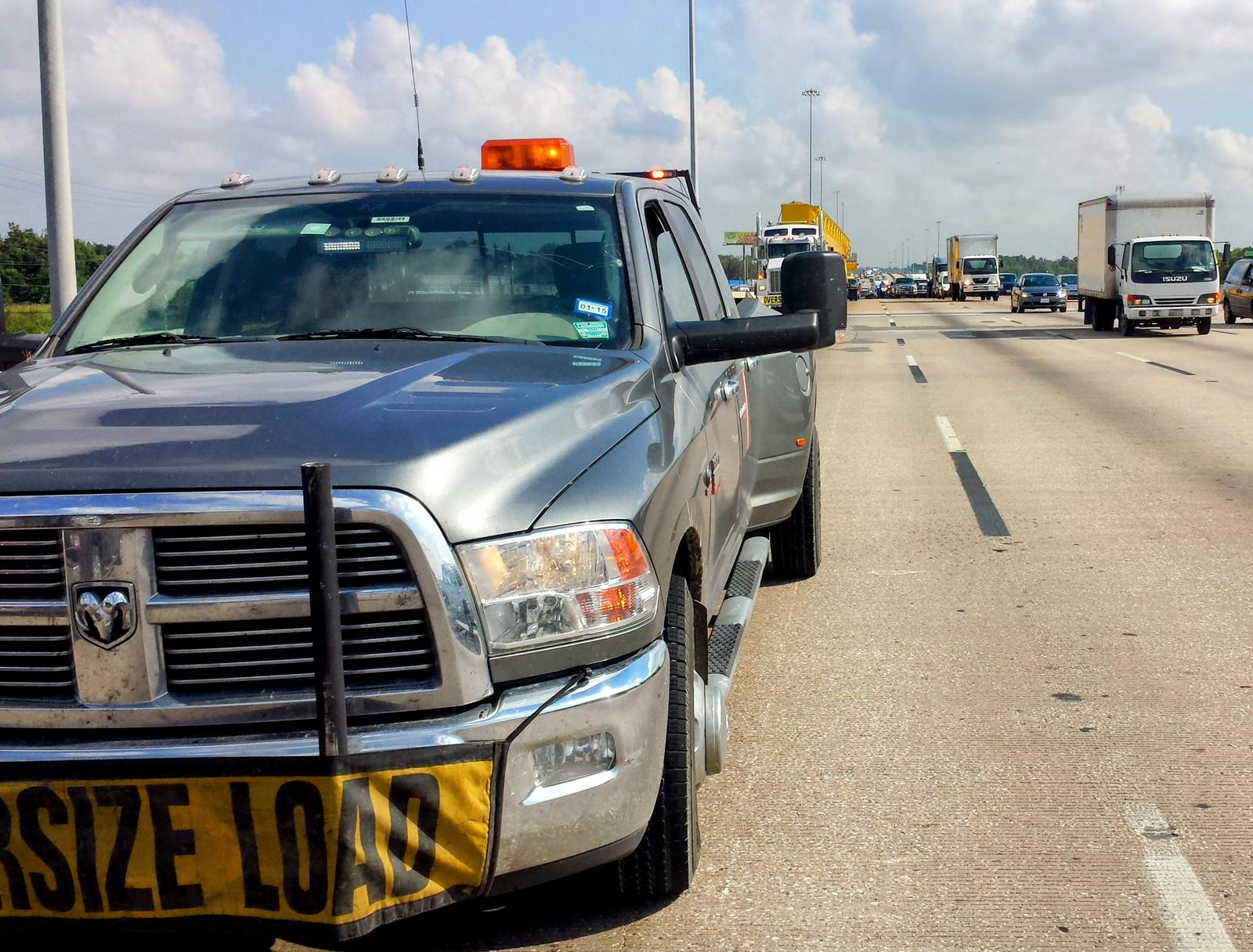 Pilot Cars 24/7 pilot car service experienced and certified drivers