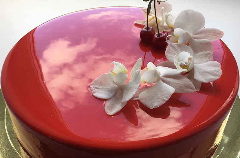 Mirror Glazed Cakes Are Absolutely Mesmerizing