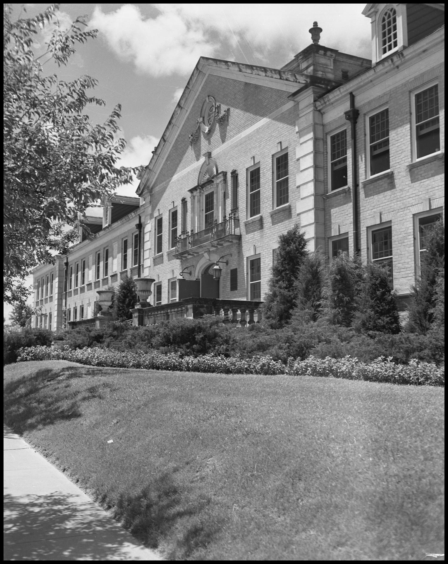 [Close Up of Chilton Hall Exterior 1954] The Portal to Texas History