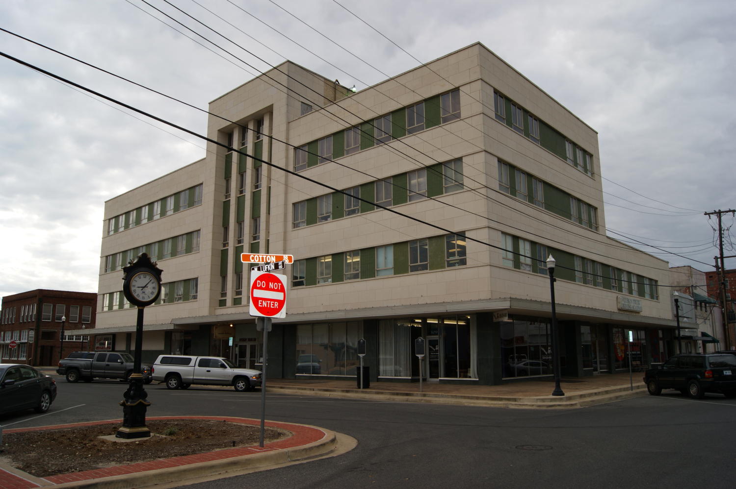 Perry Building in Lufkin, Texas Side 1 of 1 The Portal