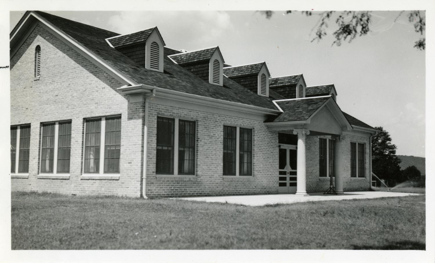 [Austin Municipal Golf Course club house] The Portal to Texas History