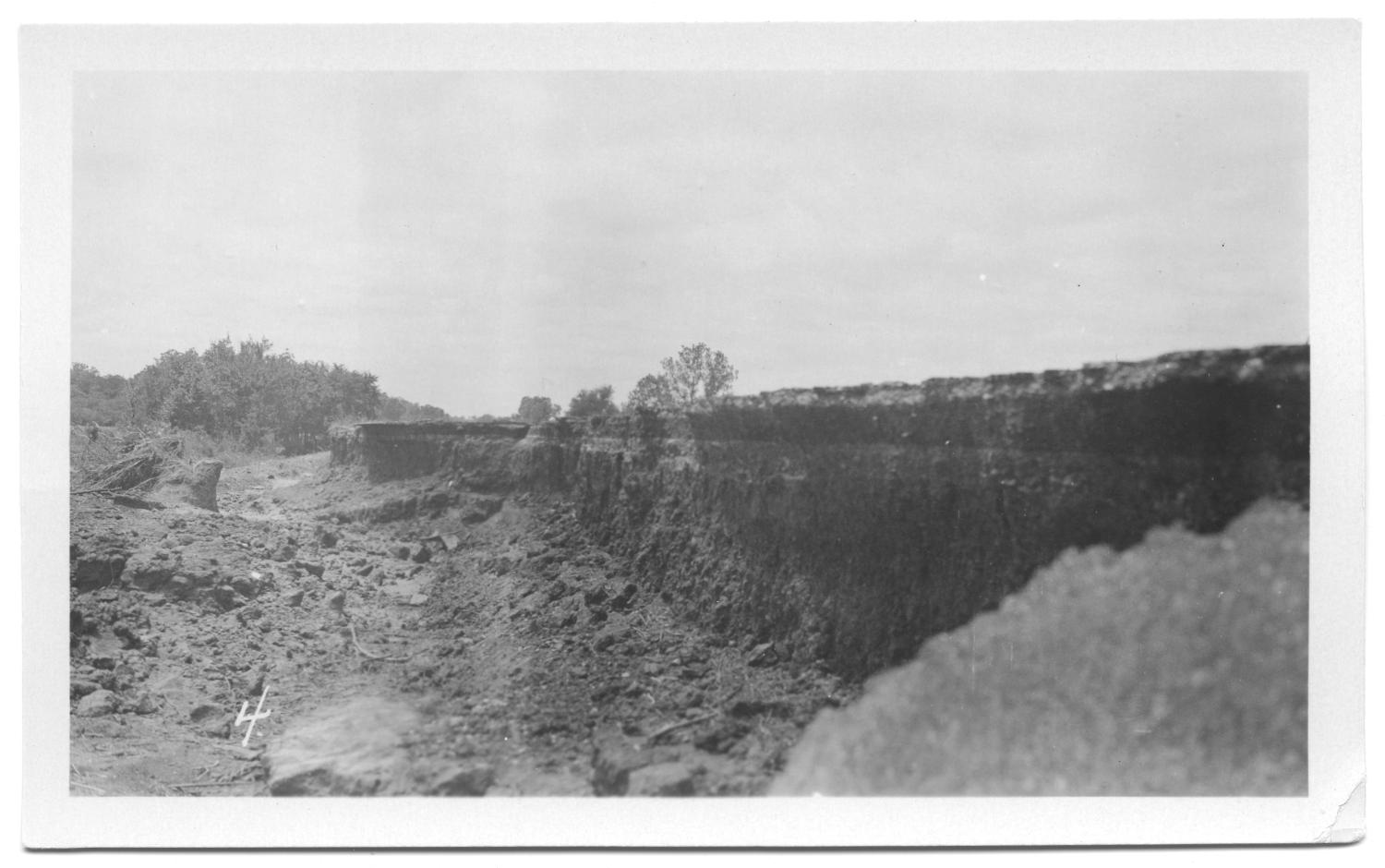 [South Side of Highway Dump] The Portal to Texas History