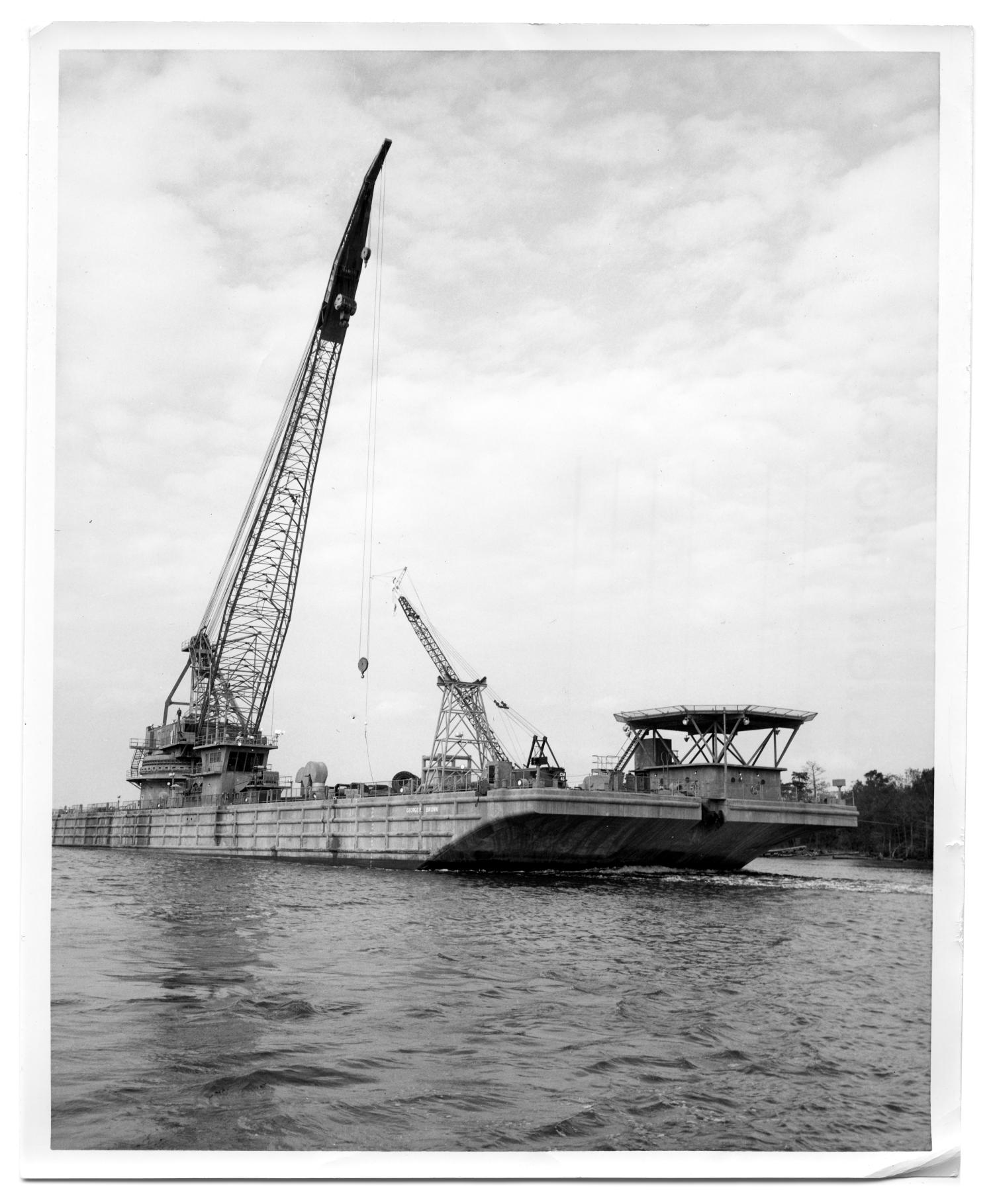 [Derrick barge R. Brown"] Side 1 of 1 The Portal to Texas History