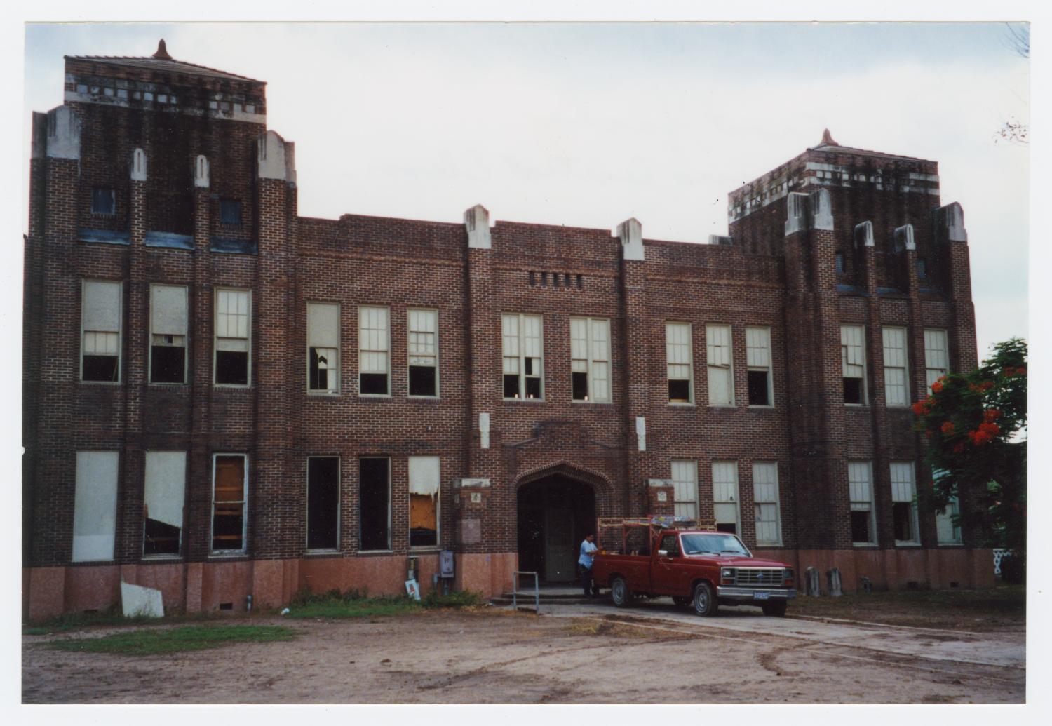 [Donna Central Elementary School Photograph 1] The Portal to Texas