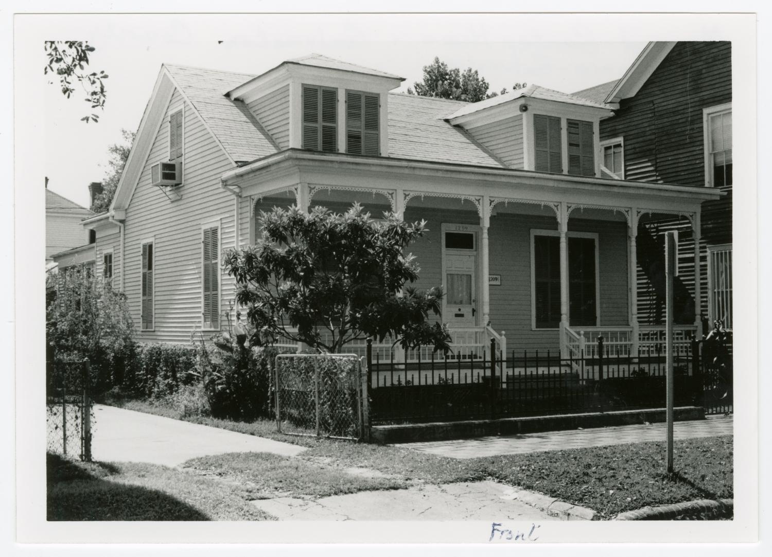 [MenardGanter House Photograph 3] The Portal to Texas History