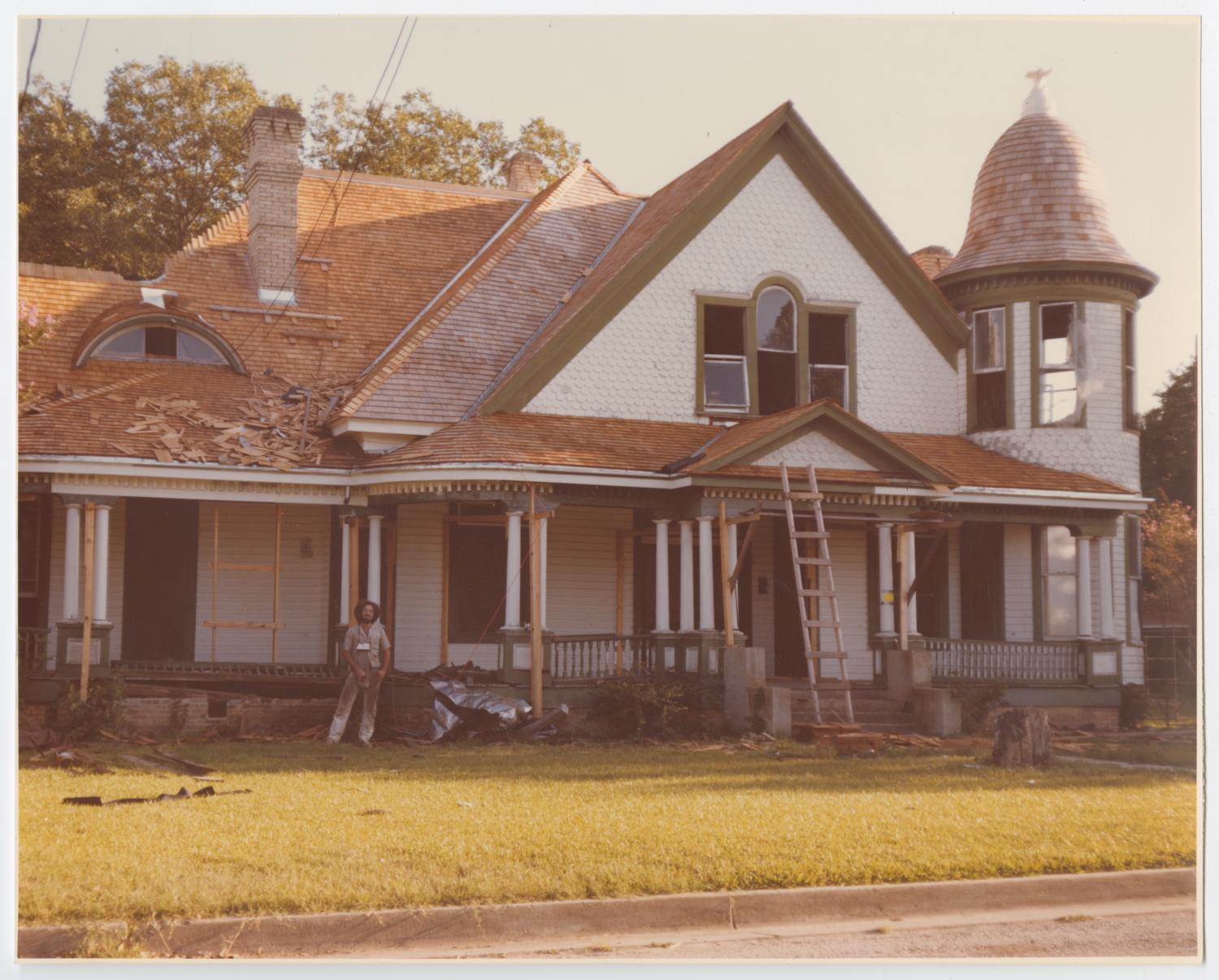 [Moore House Photograph 3] The Portal to Texas History
