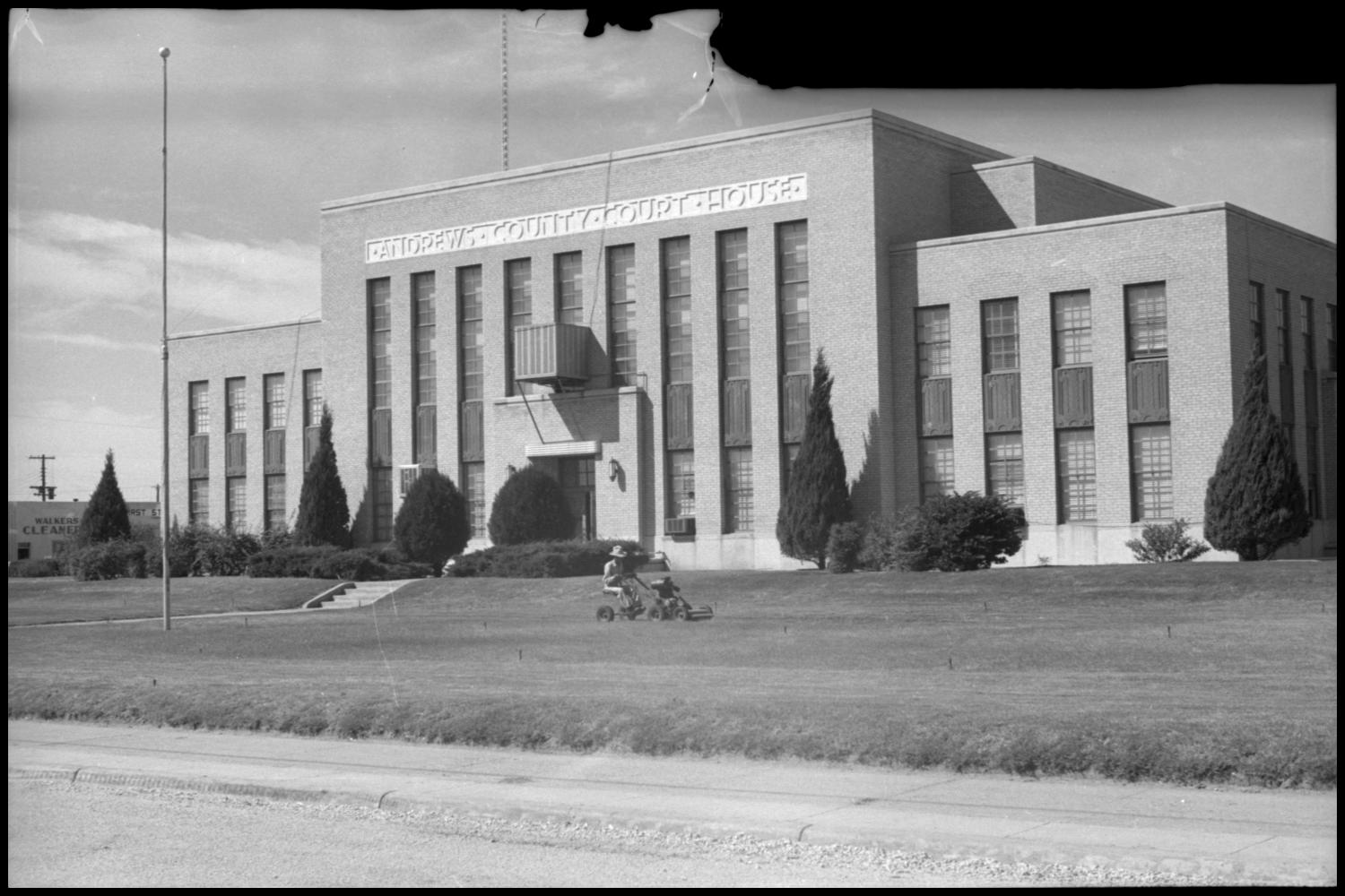 [Photograph of Andrews County Courthouse] The Portal to Texas History