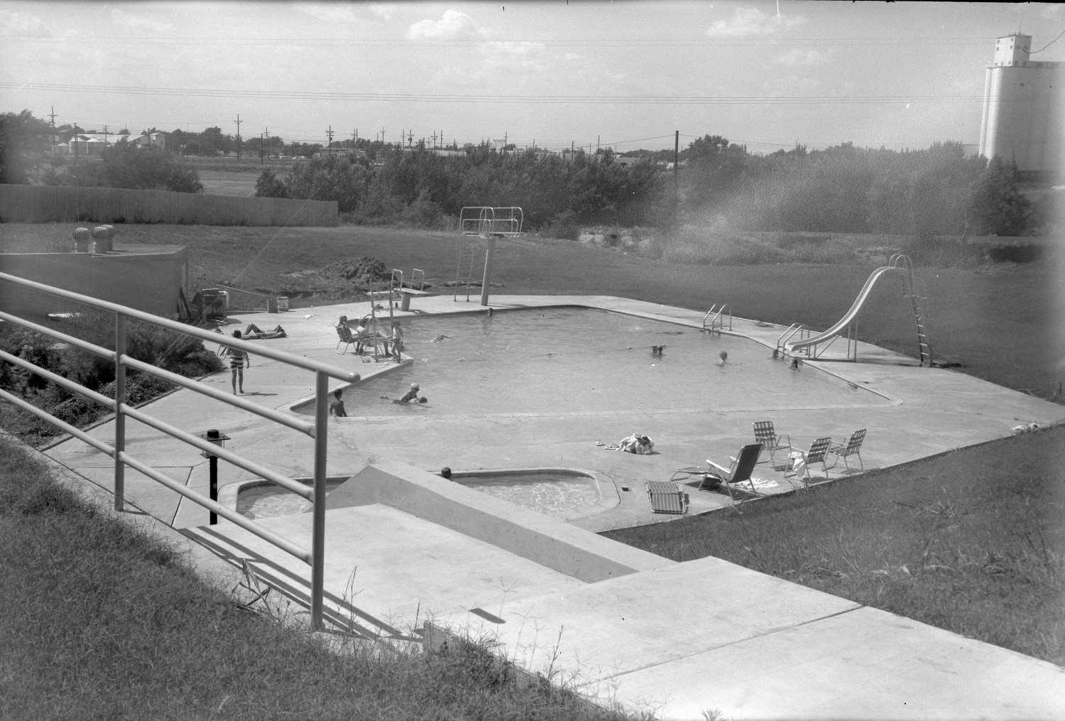 [Hereford Country Club Pool] Side 1 of 1 The Portal to Texas History