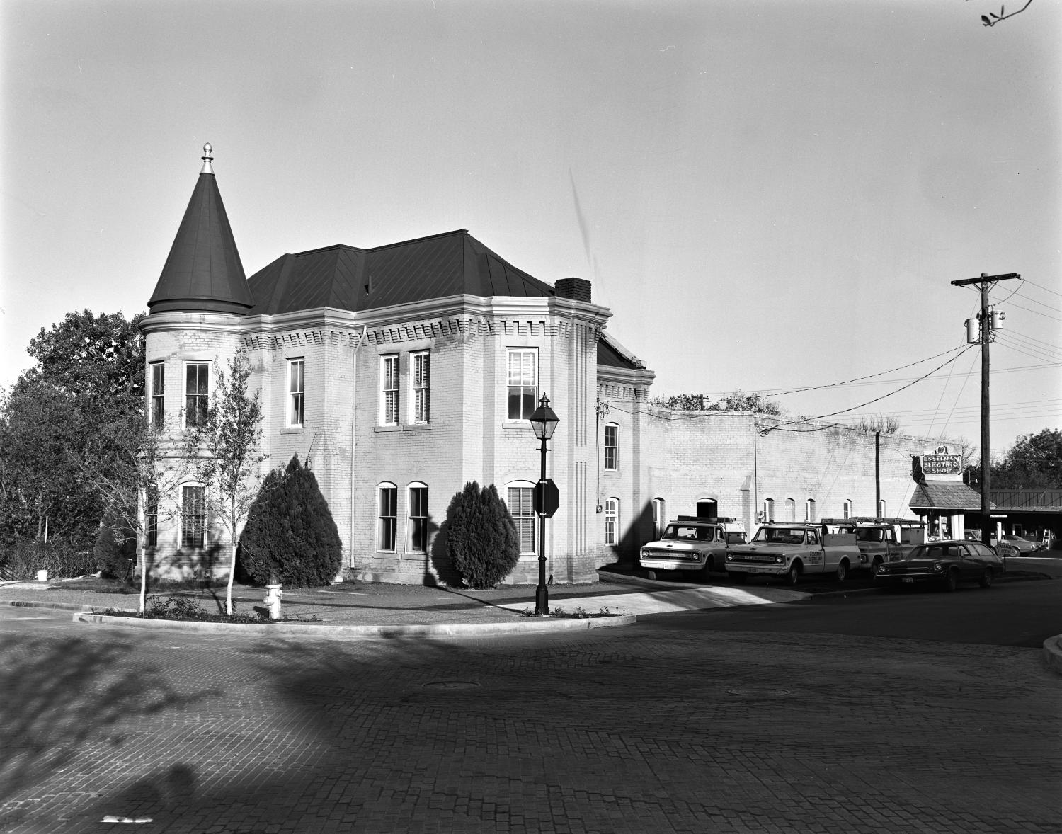 [Ellis County Jail, (Southwest oblique)] Side 1 of 1 The Portal to Texas History