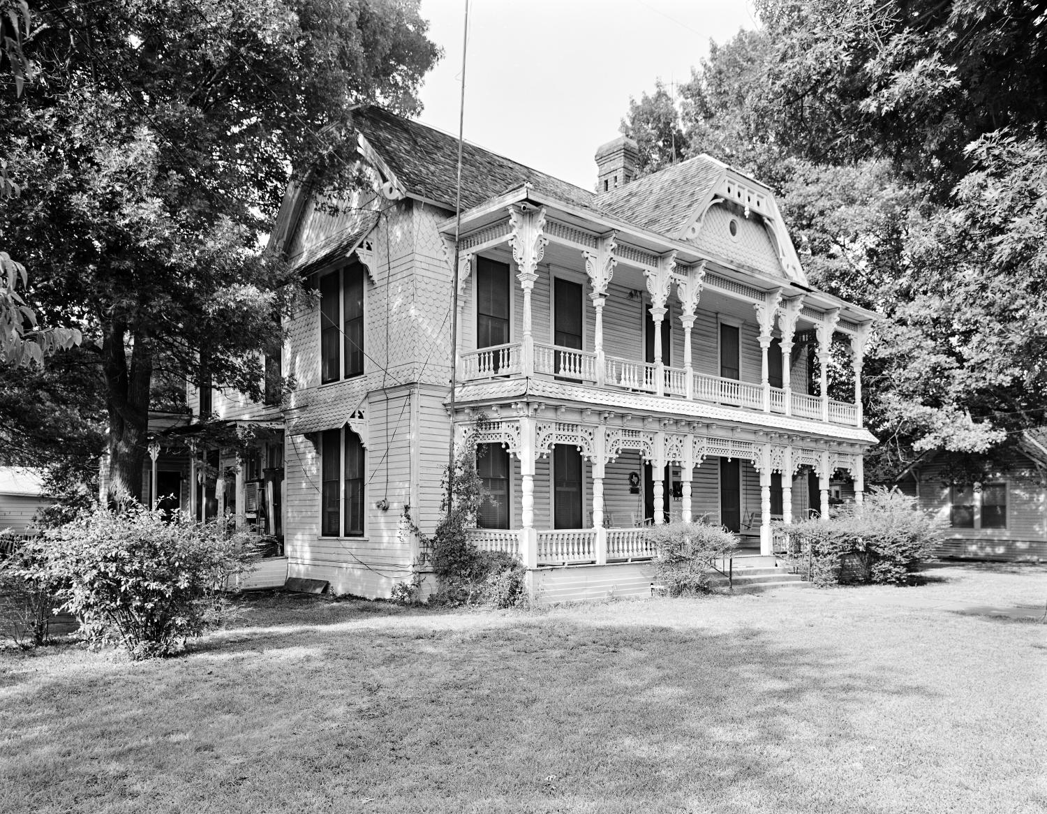 [W.W. Brownlee House, (Southwest oblique)] The Portal to Texas History