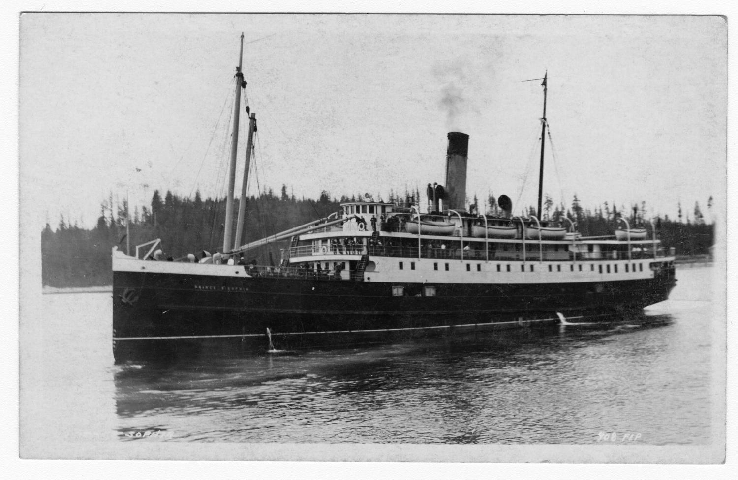 [Postcard of Steam Ship] The Portal to Texas History