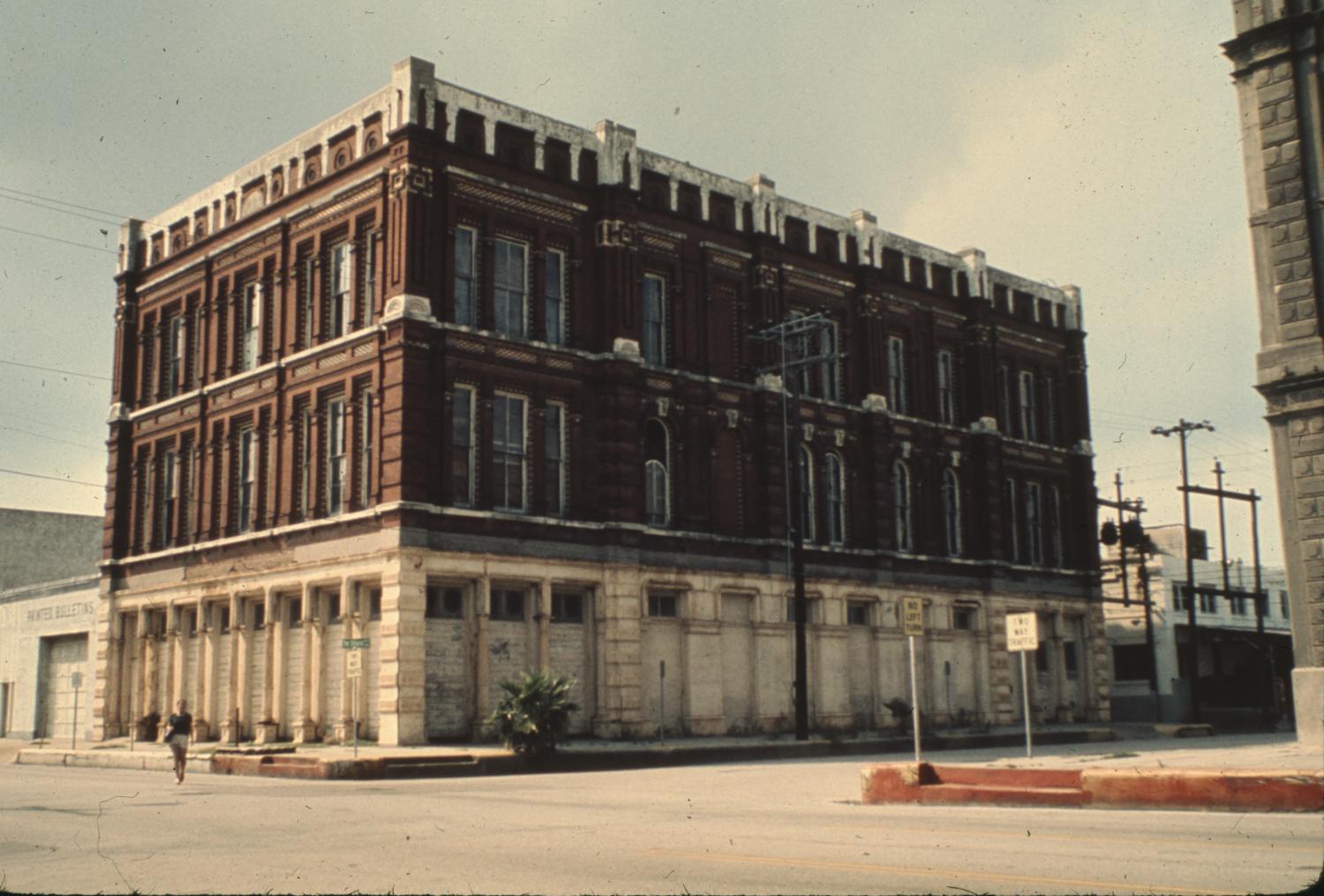 [W.L. Moody Building] The Portal to Texas History