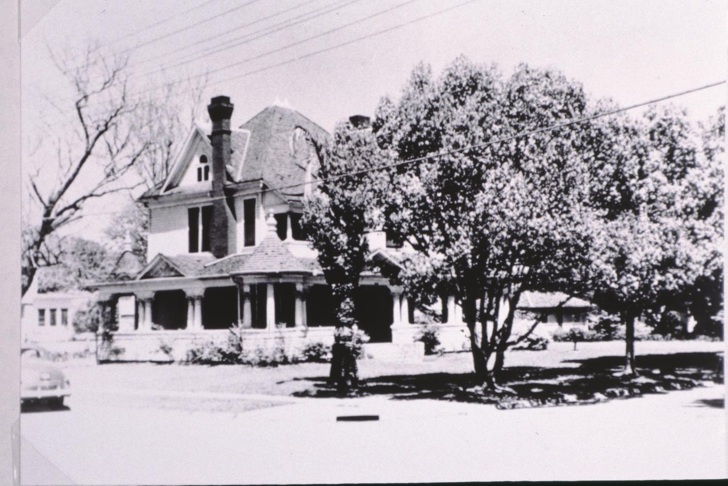 [Lucas House] The Portal to Texas History
