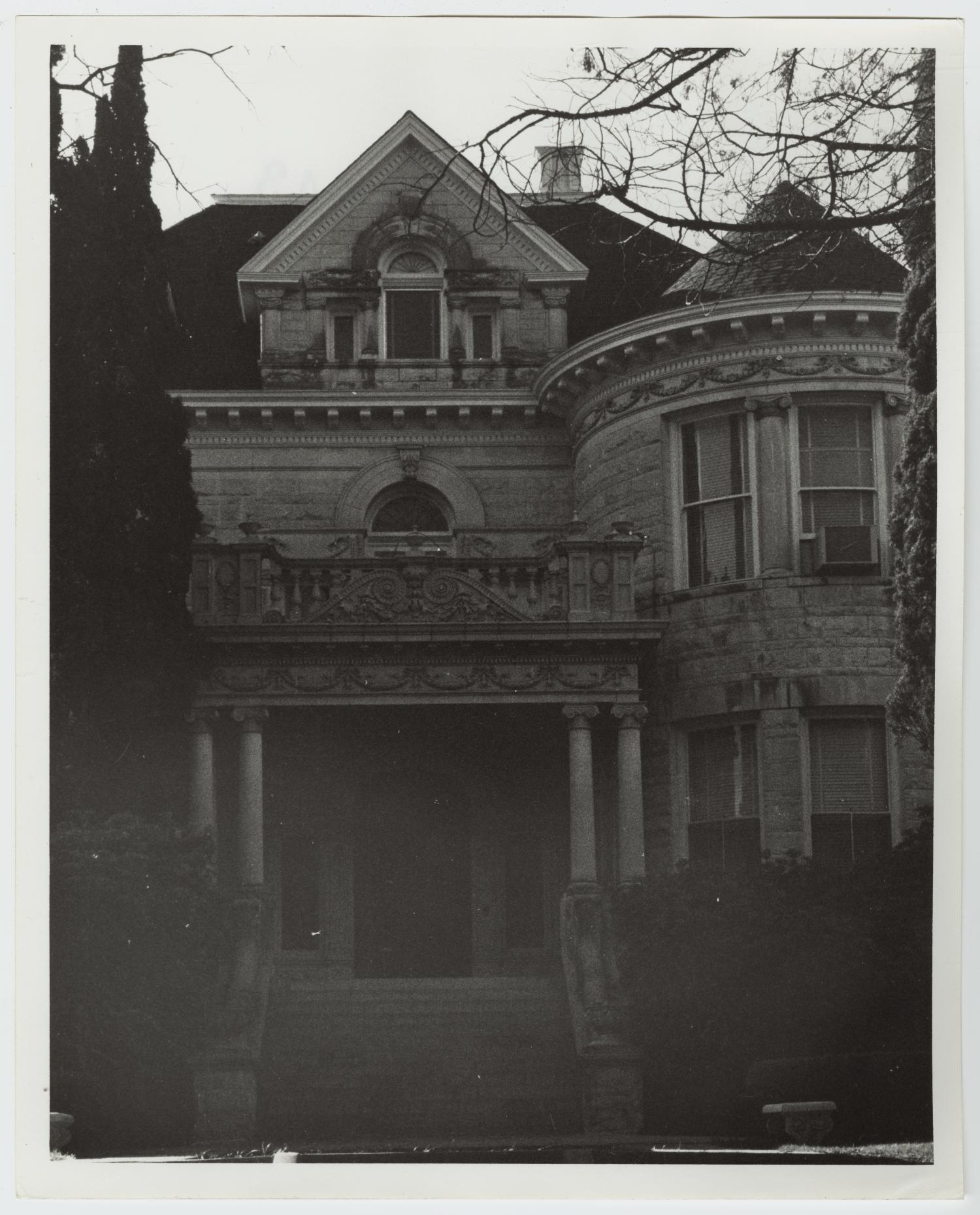 [Otto Koehler House Photograph 3] Side 1 of 2 The Portal to Texas