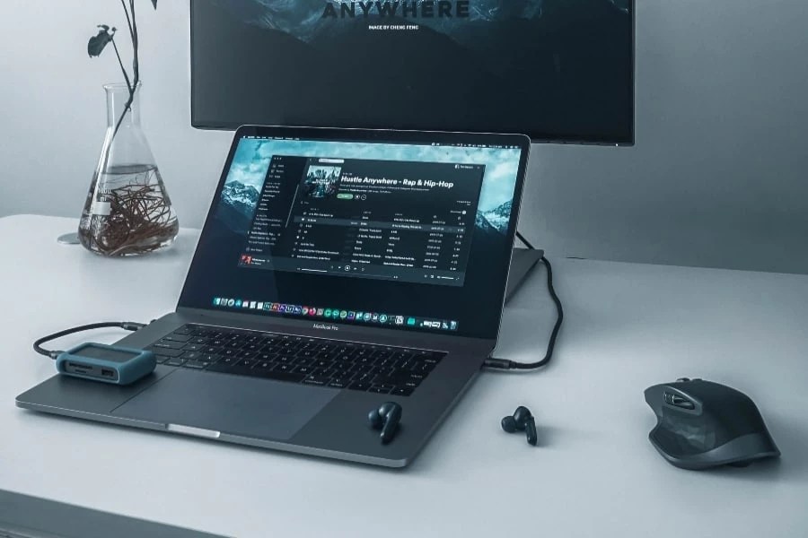 Is Putting Your Mac On Dark Mode Better For Your Eyes?