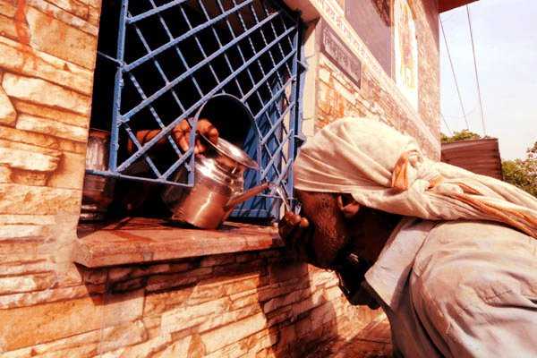 प्याऊ से 'पुण्य' कमाने वालों का पड़ा ...