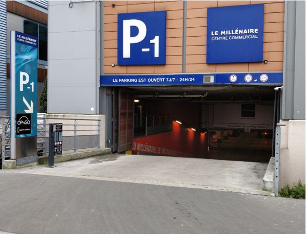 Booking in car park Centre commercial Le Millénaire Aubervilliers in