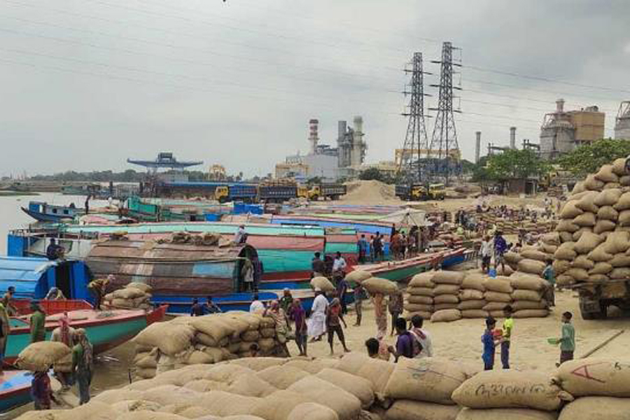 Monsoon floods Farmers selling paddy at throwaway prices The Financial Express