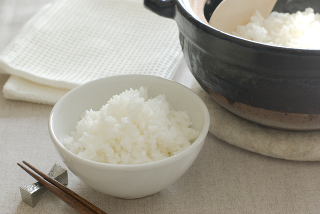 五ツ星お米マイスターが教える。最高においしい！土鍋ご飯の炊き方 | Esseonline（エッセ オンライン） レシピ】意外と簡単「土鍋ご飯」の基本の炊き方 | 東京ガス ウチコト