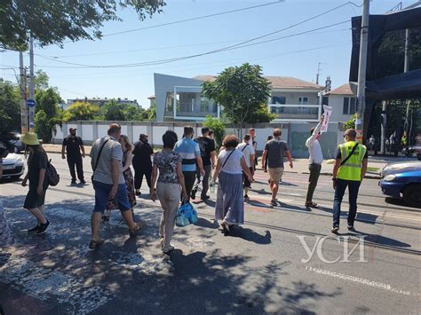 Жители перекрыли улицу в знак протеста против застройки городского парка