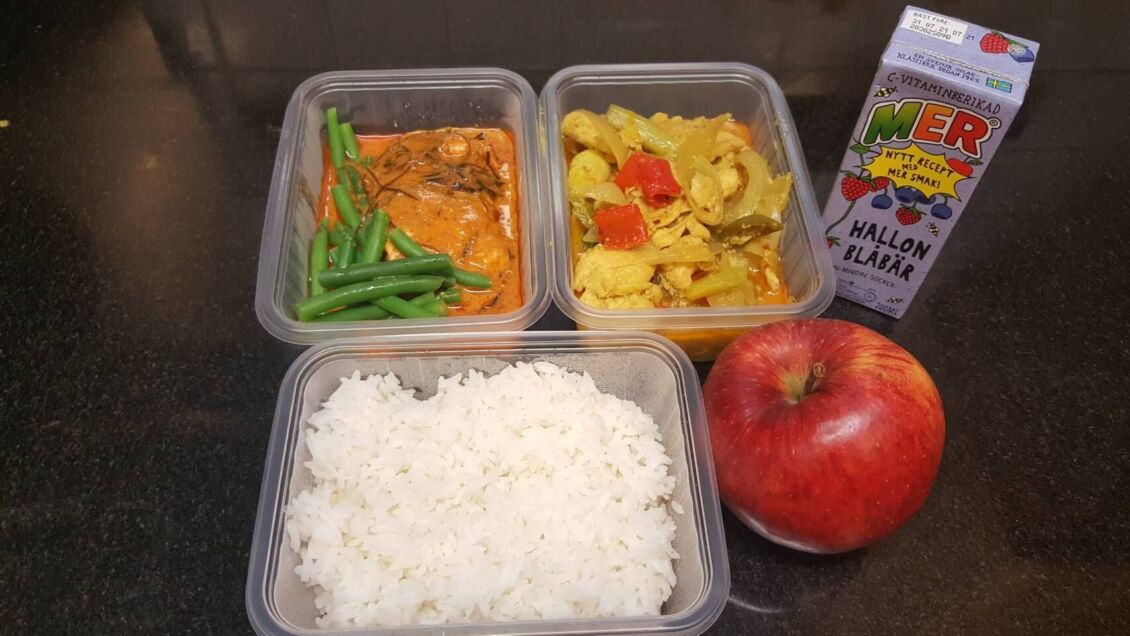 The Royal Thai Embassy in Stockholm organized lunch boxes and personal