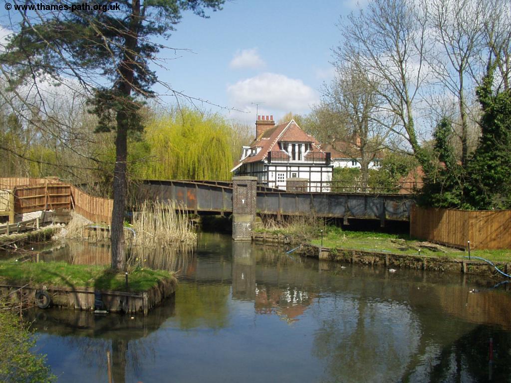 The Thames Path Bourne End to Henley