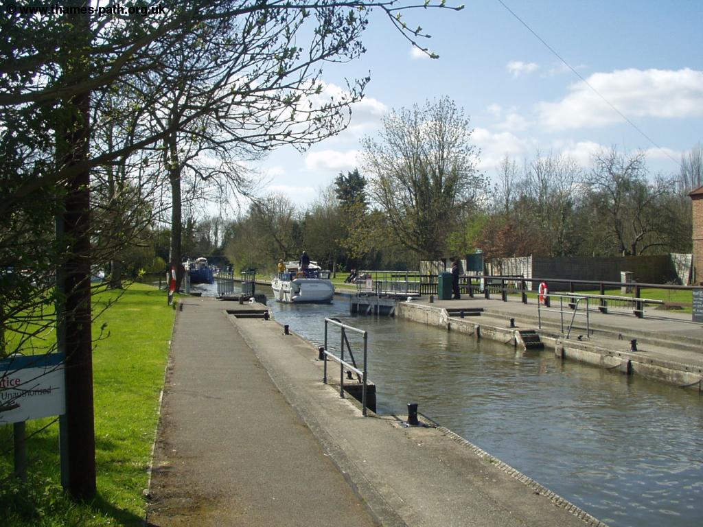 The Thames Path Bourne End to Henley