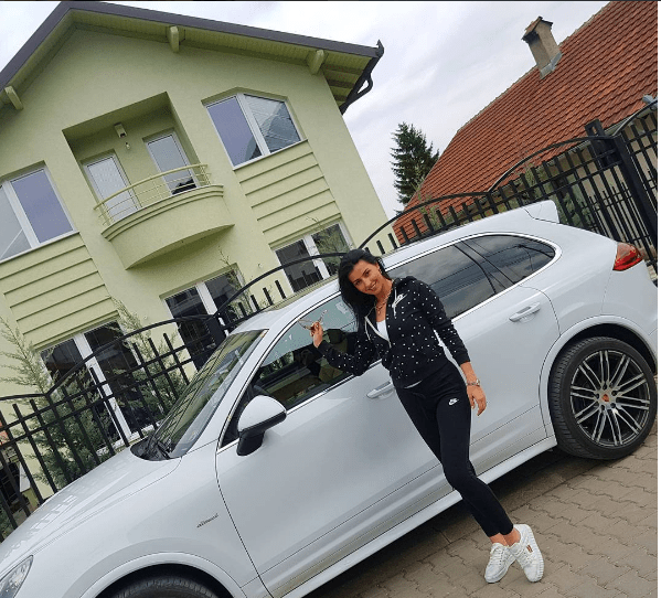 Dikur ishte Miss Kosova 2002, por sot Njomza Rozhaja duket... (Foto