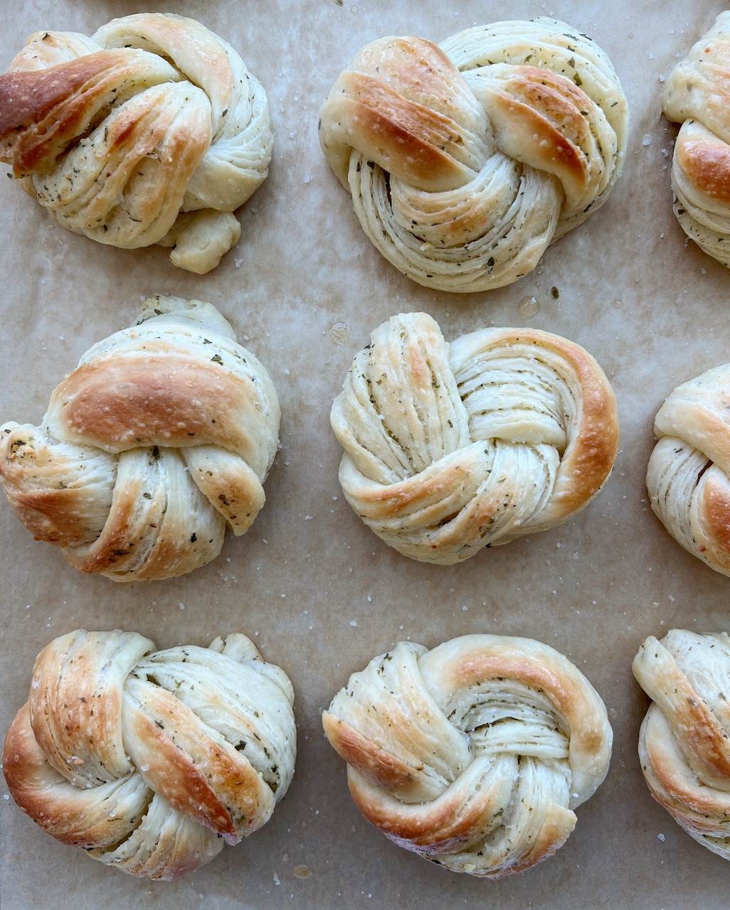 Garlic Knot Dinner Rolls That Bread Lady