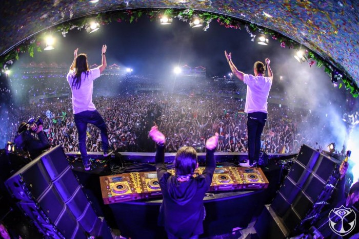 Watch Dimitri Vegas & Like Mike's Epic Tomorrowland Main Stage Set