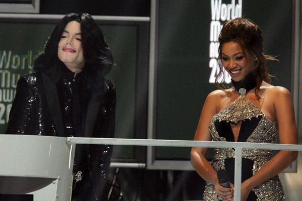 Beyonce Honors Michael Jackson That Grape Juice