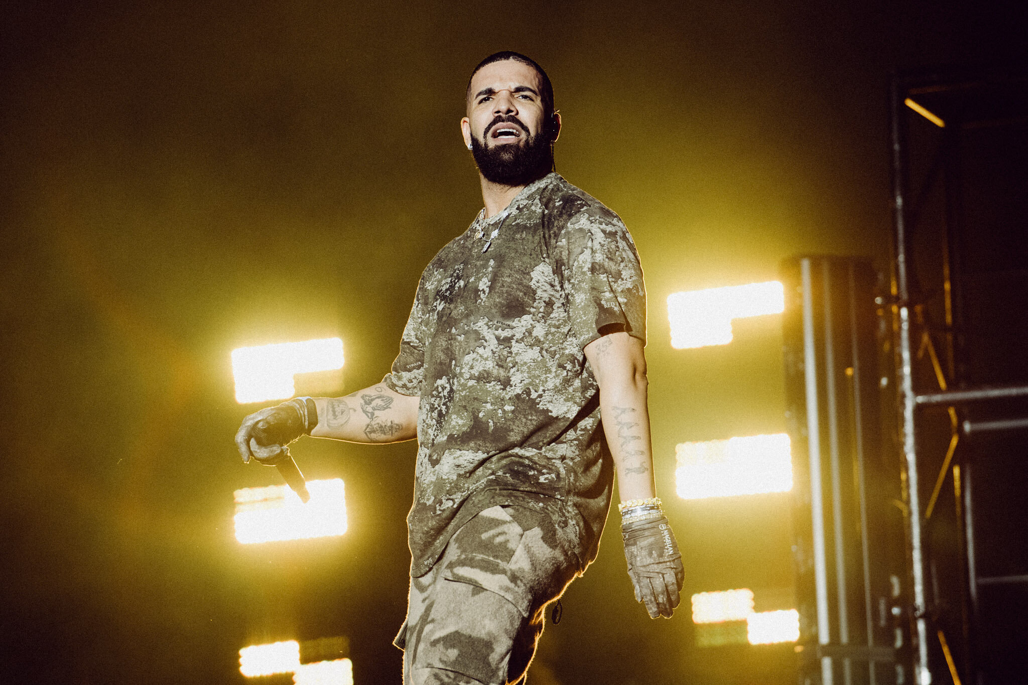 Drake Returns to the Stage with SURPRISE Wireless 2021 Set That Grape