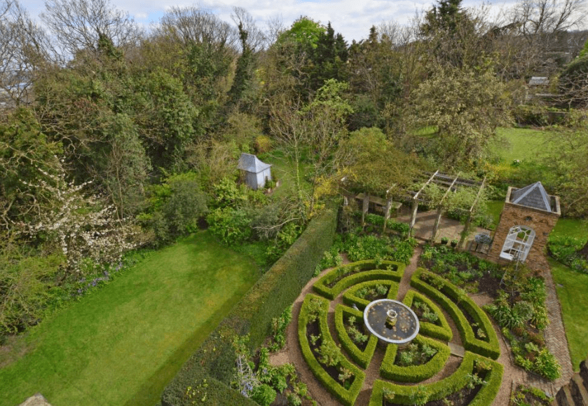 That’s an interesting house (castle) in Maze Hill That's an