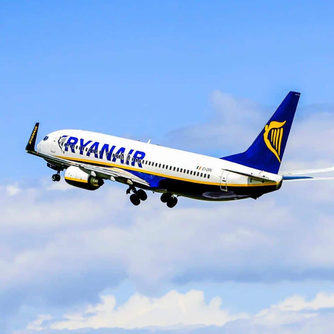 How to fly Ryanair with your ski equipment 2023/24