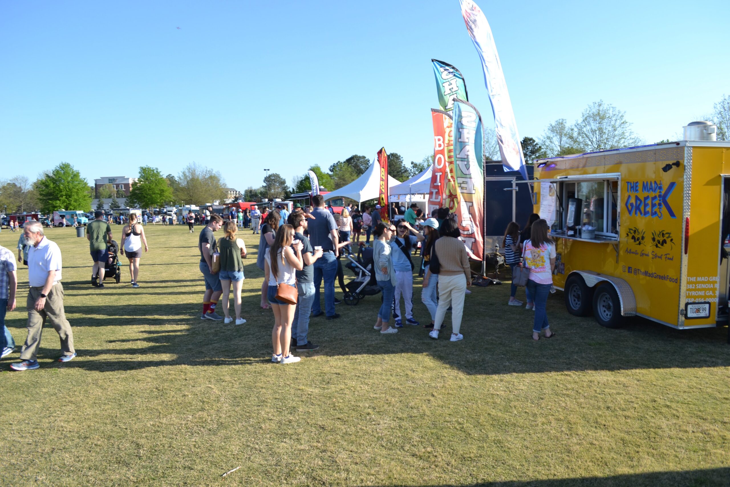 Community comes out to support local food vendors at monthly Food Truck