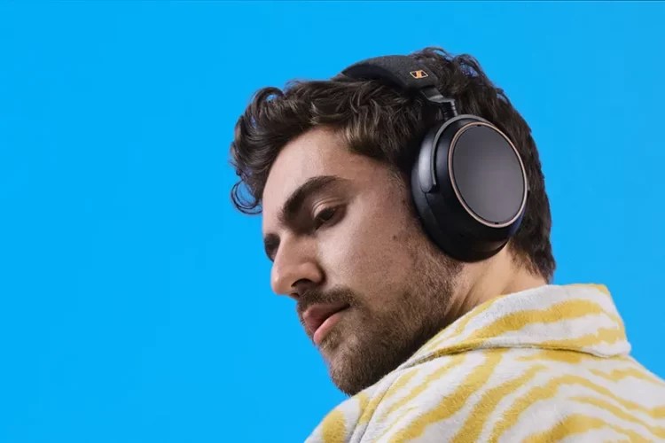 Momentum 4 Adds A Little Colour | The Ear