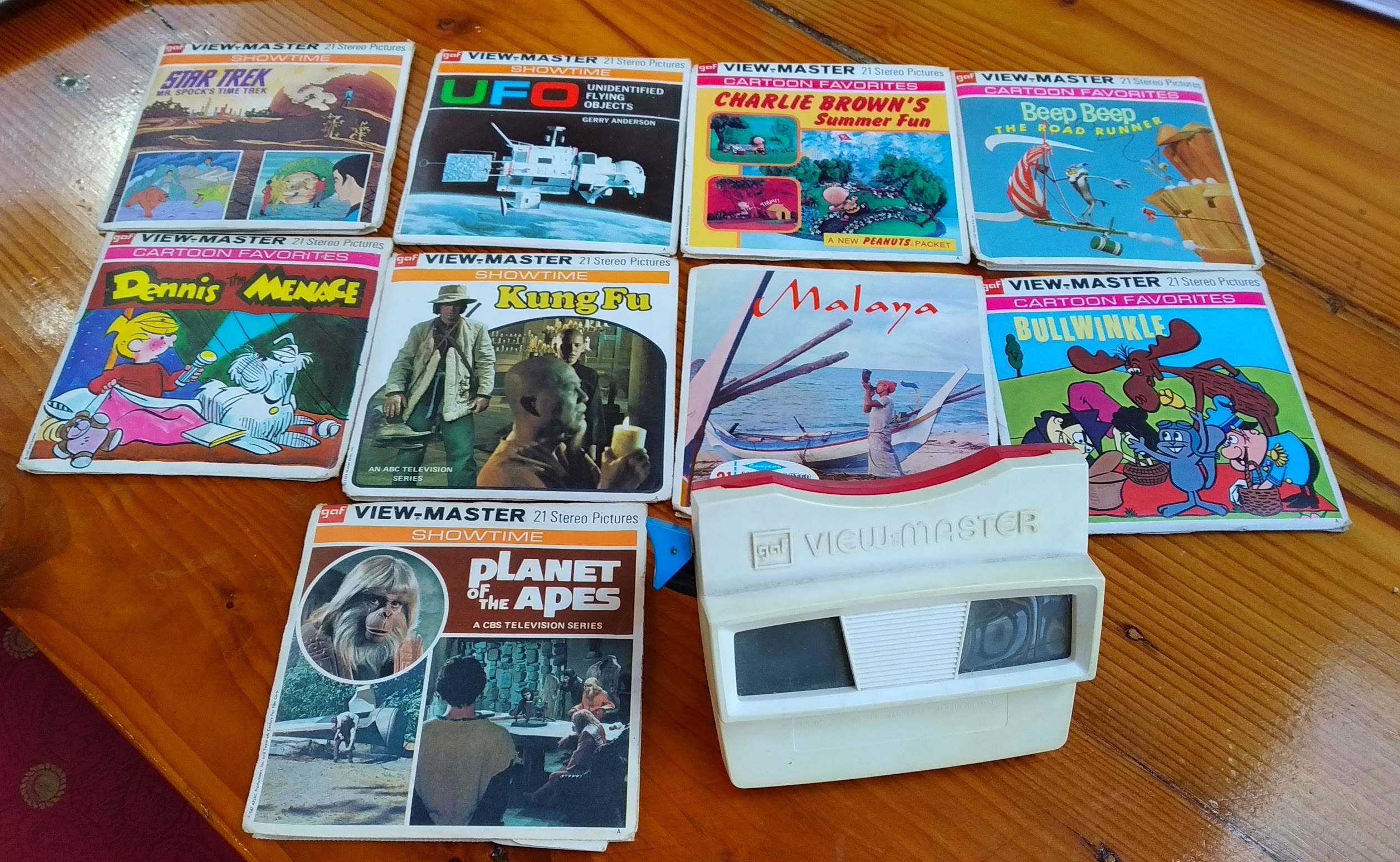 Do you remember the ViewMaster stereoscopic viewer? The Gadgeteer