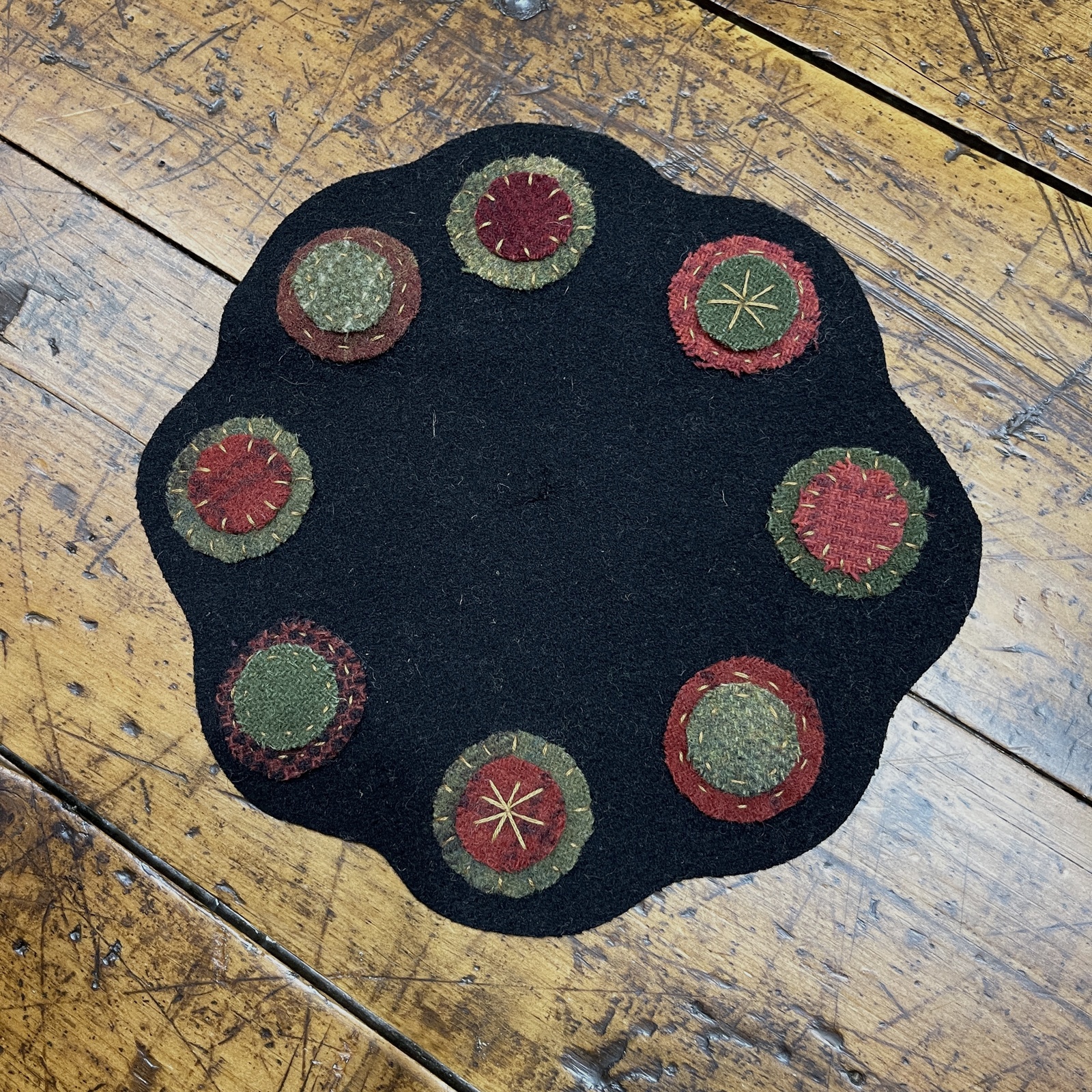 CHRISTMAS PENNY RUG TREE SKIRT THE 13TH COLONY